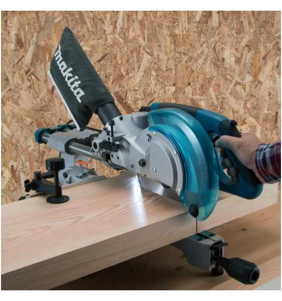Makita Kapp- Und Gehrungssäge 1.400 W, 216 Mm, Zubehör 6 Makita Kapp- Und Gehrungssäge 1.400 W, 216 Mm, Zubehör – Bild 4